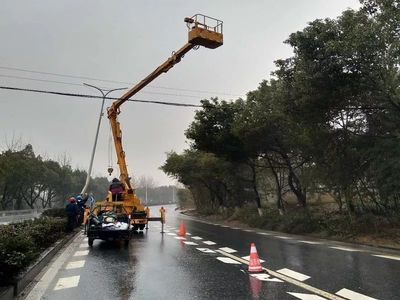 快速處置突發路燈被撞事件 及時消除安全隱患